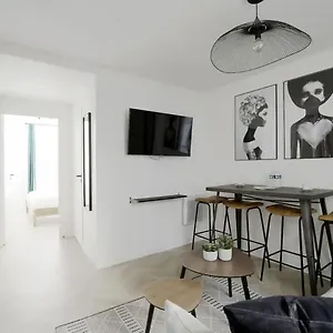 enchanting-parisian-residence.fr-paris.fr/